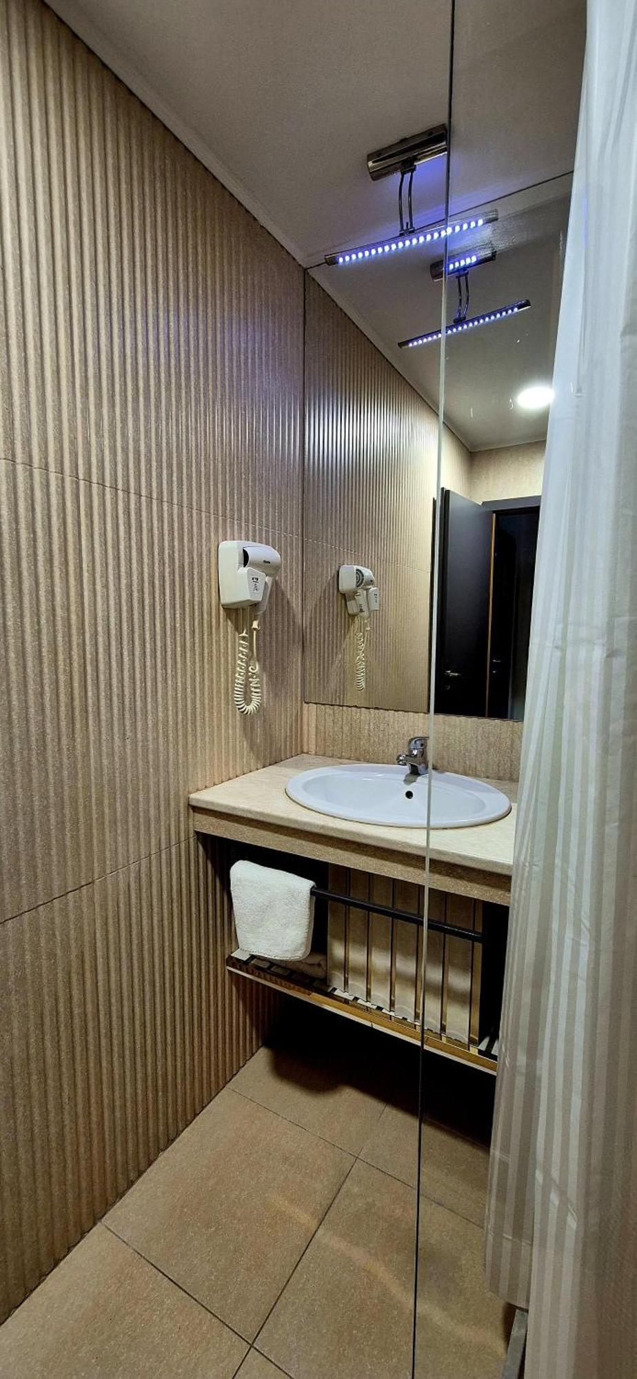 Hostel Orhideea بوزاو المظهر الخارجي الصورة
