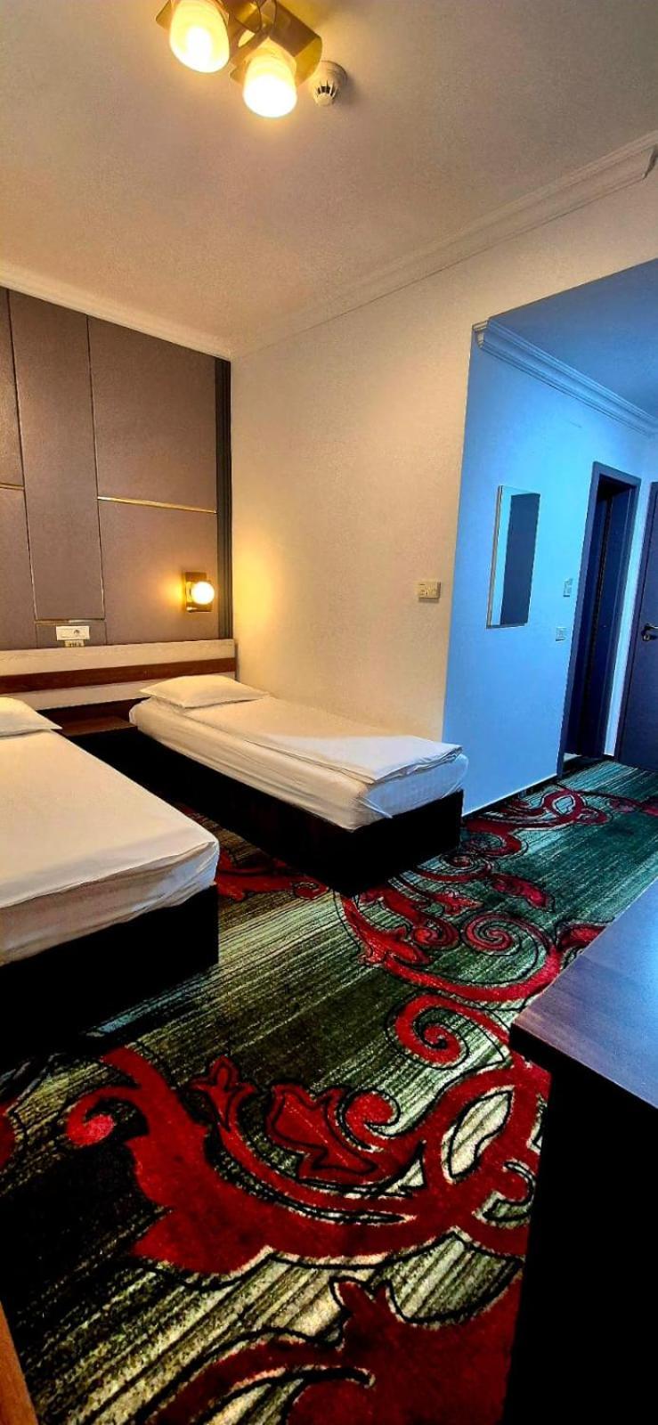 Hostel Orhideea بوزاو المظهر الخارجي الصورة